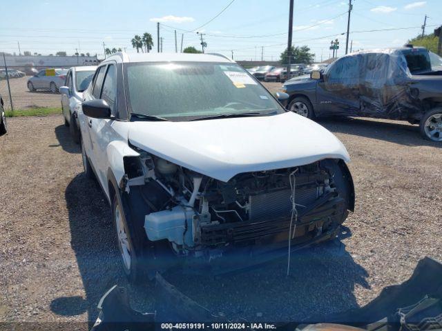  Salvage Nissan Kicks