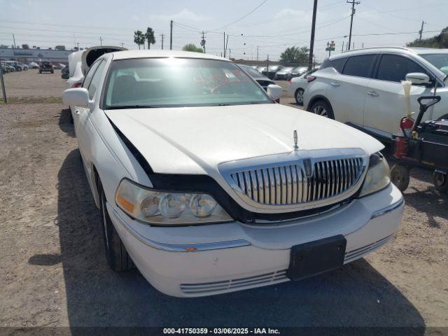  Salvage Lincoln Towncar