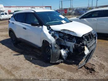  Salvage Nissan Kicks