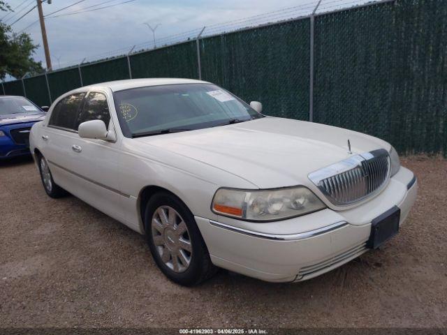  Salvage Lincoln Towncar