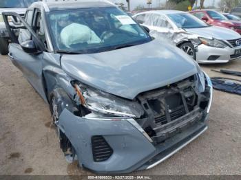  Salvage Nissan Kicks