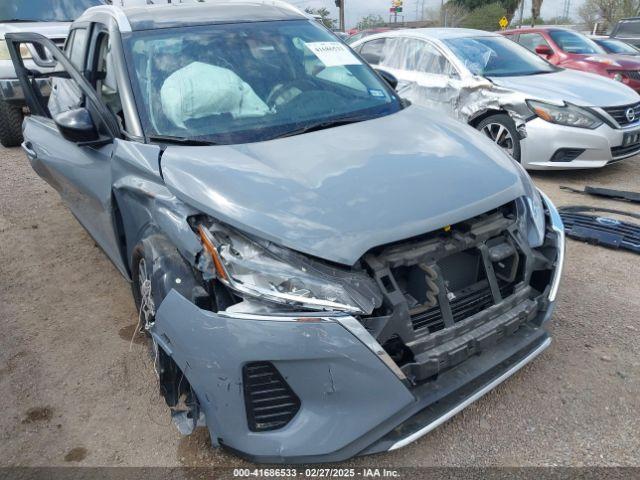  Salvage Nissan Kicks