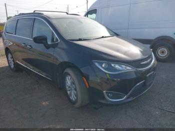  Salvage Chrysler Pacifica