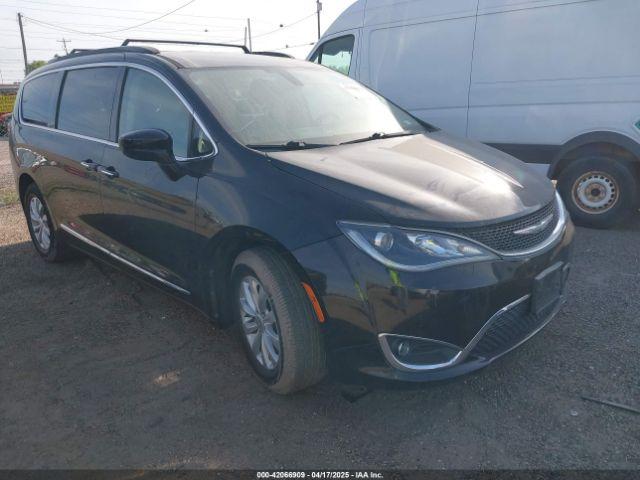  Salvage Chrysler Pacifica