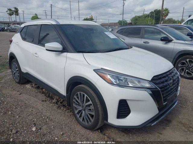  Salvage Nissan Kicks