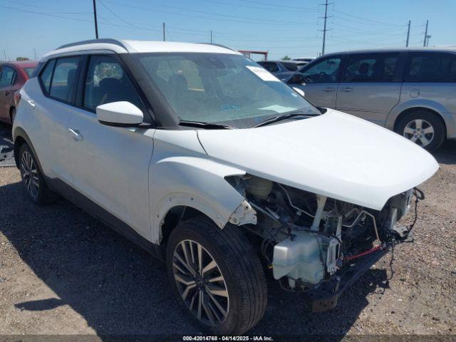  Salvage Nissan Kicks