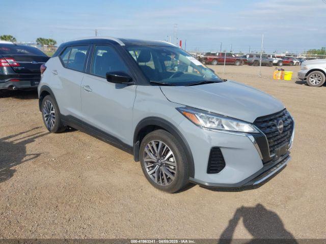  Salvage Nissan Kicks