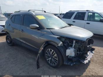  Salvage Nissan Kicks