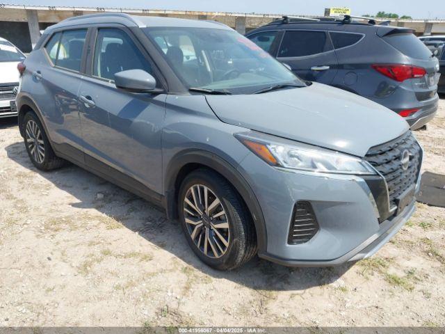  Salvage Nissan Kicks
