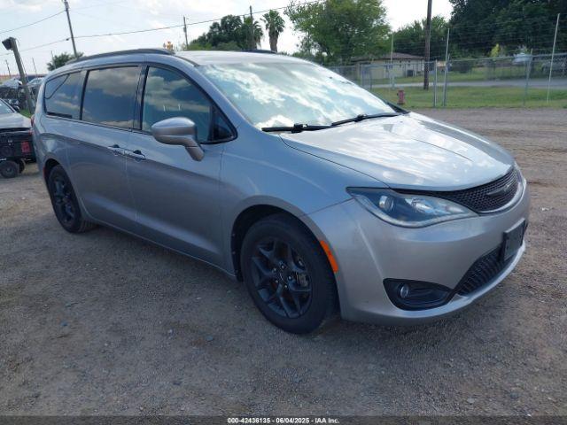  Salvage Chrysler Pacifica