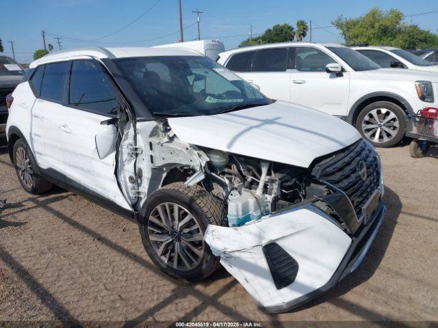  Salvage Nissan Kicks