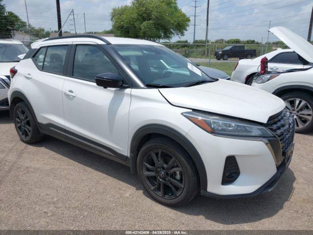  Salvage Nissan Kicks