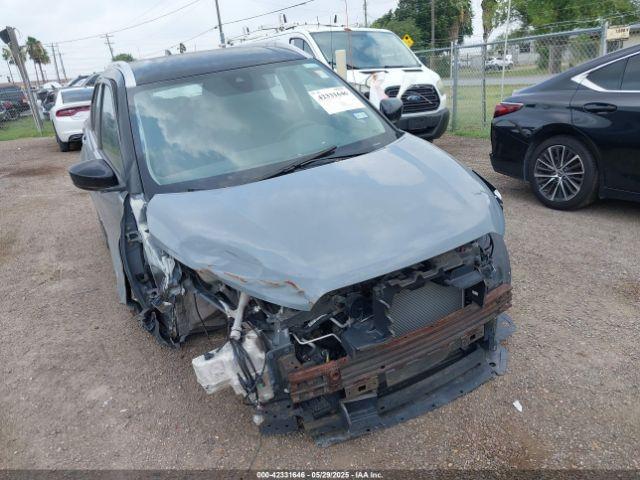  Salvage Nissan Kicks