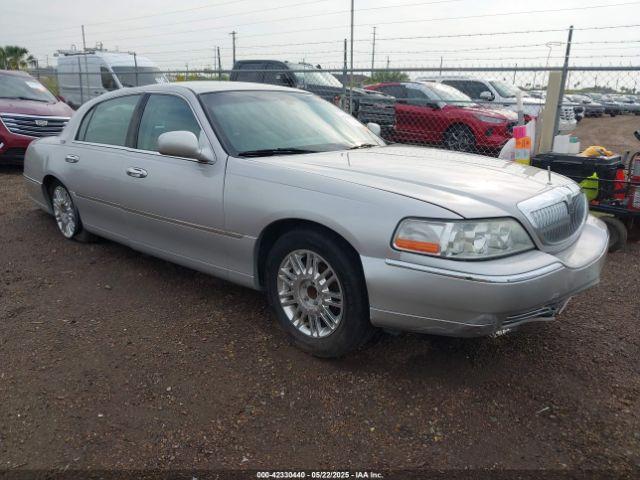  Salvage Lincoln Towncar