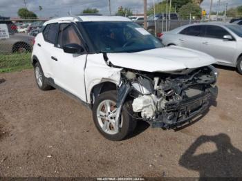  Salvage Nissan Kicks