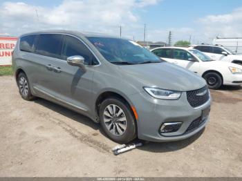  Salvage Chrysler Pacifica