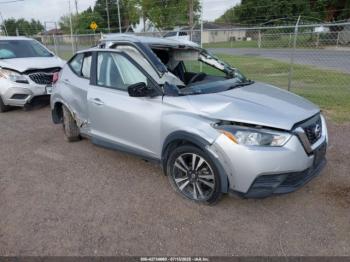  Salvage Nissan Kicks