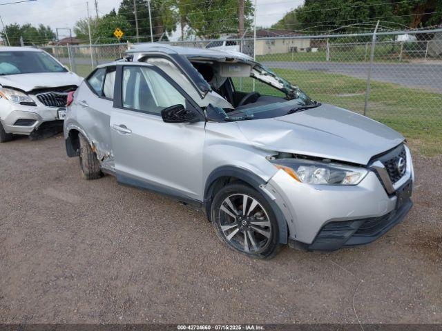  Salvage Nissan Kicks