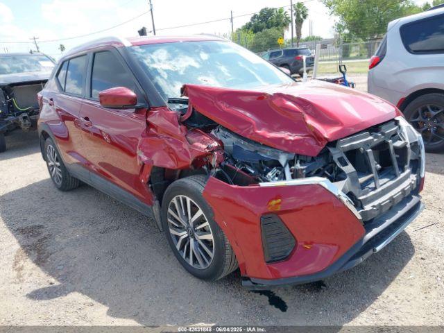  Salvage Nissan Kicks