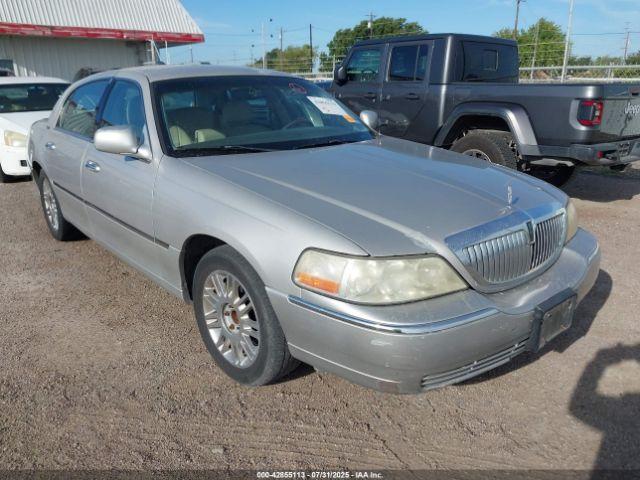  Salvage Lincoln Towncar