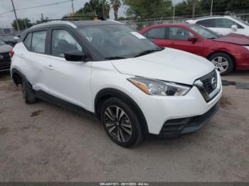  Salvage Nissan Kicks