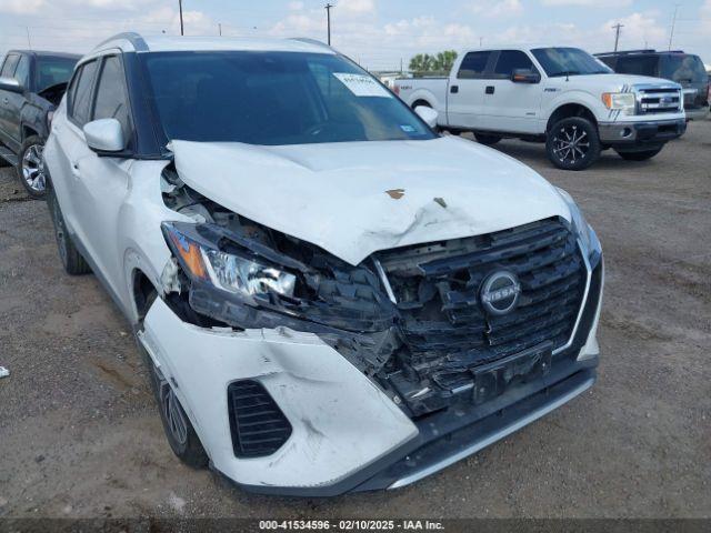  Salvage Nissan Kicks