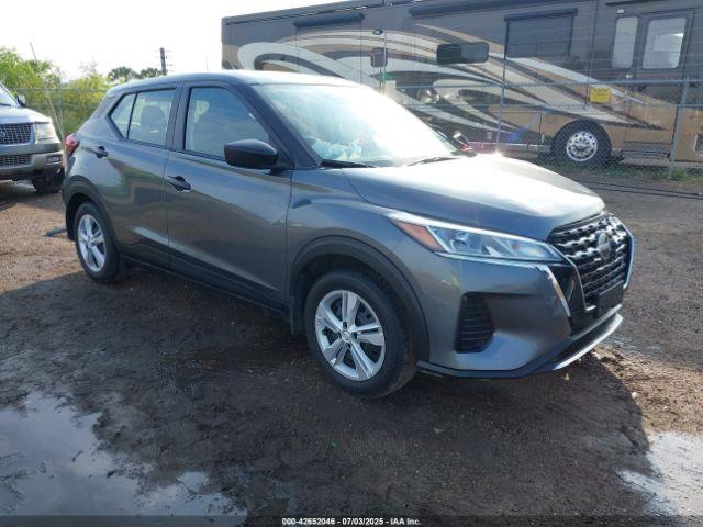  Salvage Nissan Kicks Play