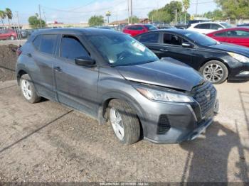  Salvage Nissan Kicks