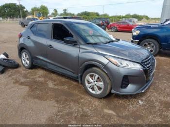  Salvage Nissan Kicks
