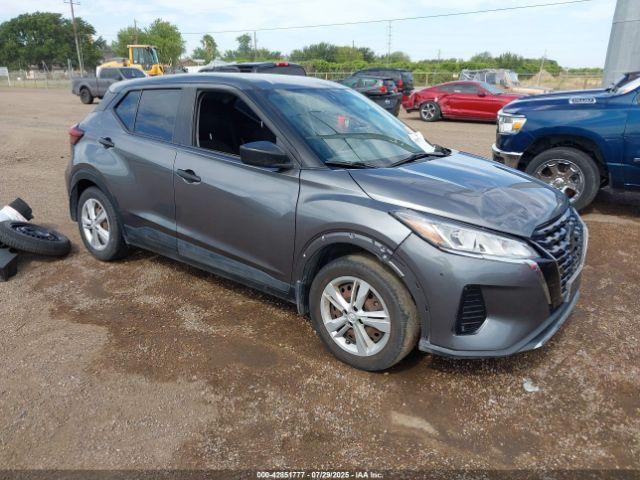  Salvage Nissan Kicks