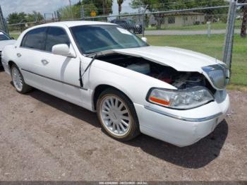  Salvage Lincoln Towncar
