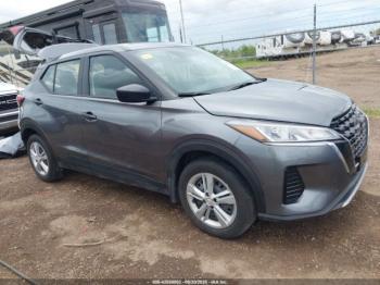  Salvage Nissan Kicks
