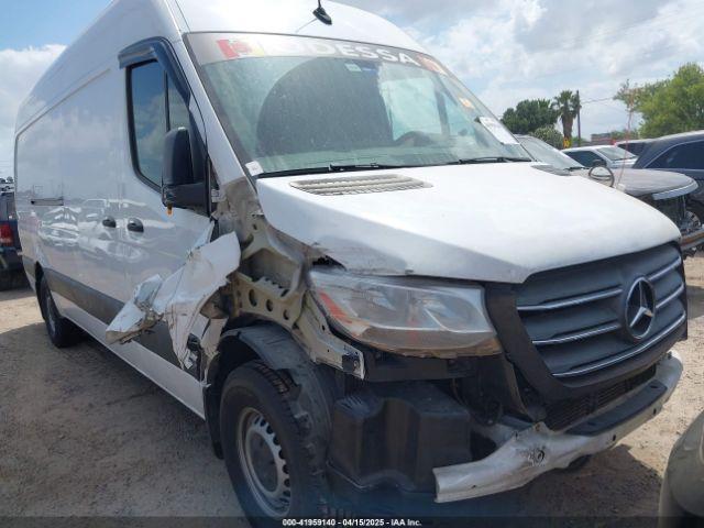  Salvage Mercedes-Benz Sprinter 2500