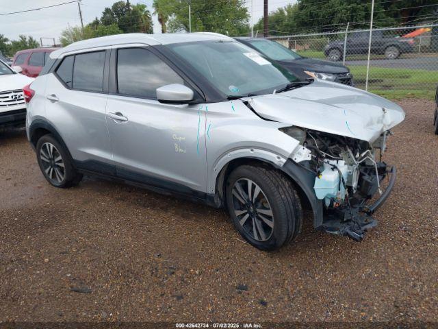 Salvage Nissan Kicks