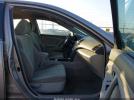 Toyota Camry Le Image 6