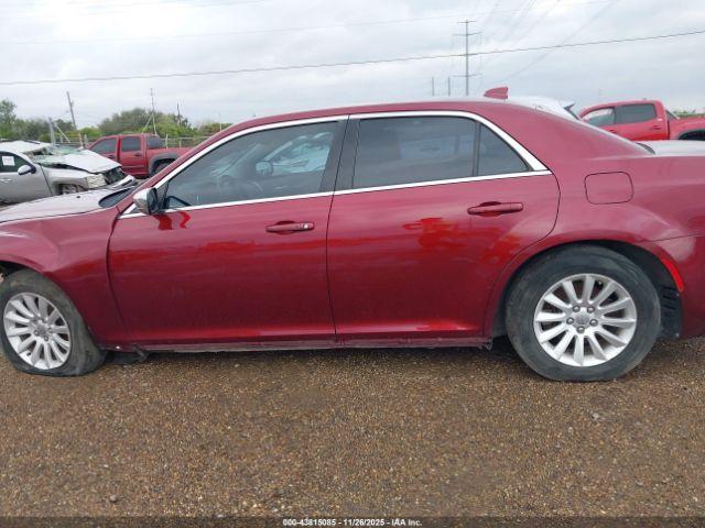 Chrysler 300 Touring Image 13