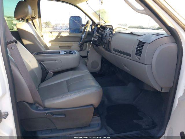 Chevrolet Silverado 3500 Work Truck Image 15