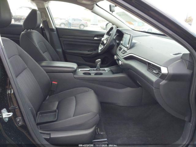 Nissan Altima 2.5 S Image 6