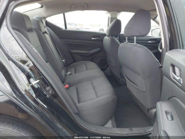 Nissan Altima 2.5 S Image 2