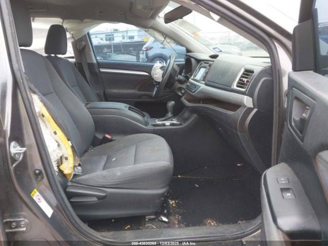 Toyota Highlander Le V6 Image 3