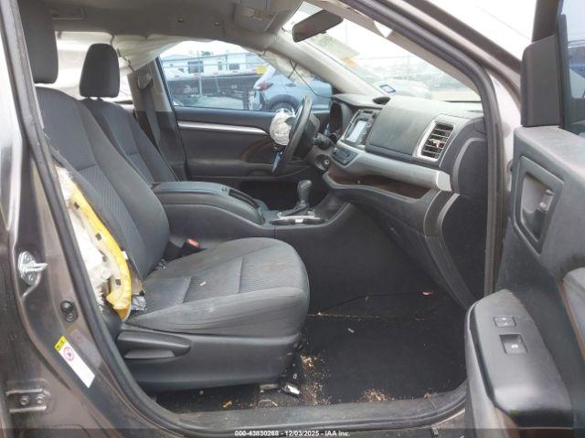 Toyota Highlander Le V6 Image 3