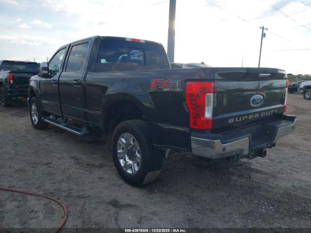Ford F-250 Lariat Image 10