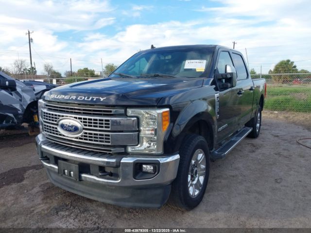 Ford F-250 Lariat Image 8