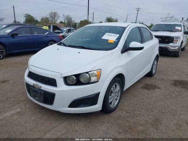 Chevrolet Sonic Lt Auto Image 4