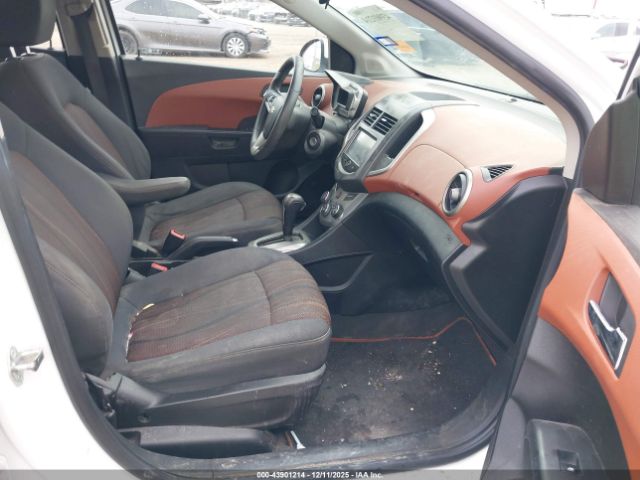 Chevrolet Sonic Lt Auto Image 3