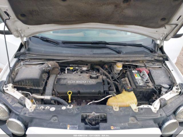 Chevrolet Sonic Lt Auto Image 10