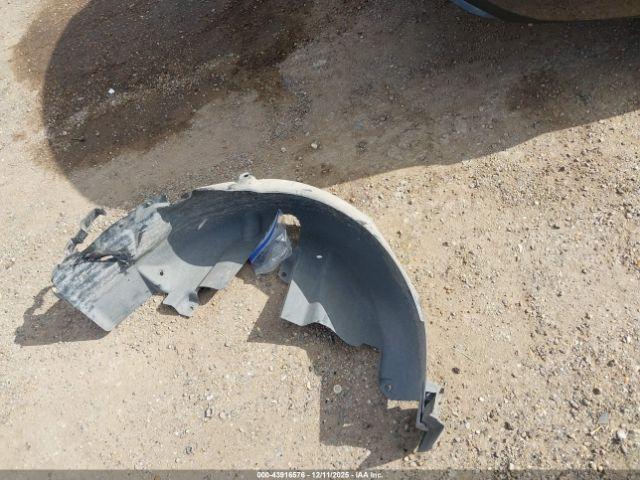 Chevrolet Sonic Lt Auto Image 9