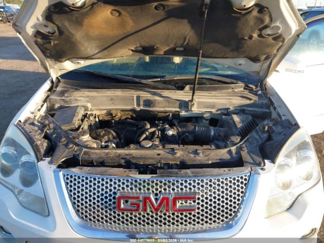 GMC Acadia Denali Image 16