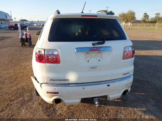 GMC Acadia Denali Image 12