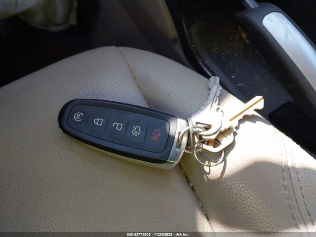 Ford Escape Titanium Image 9